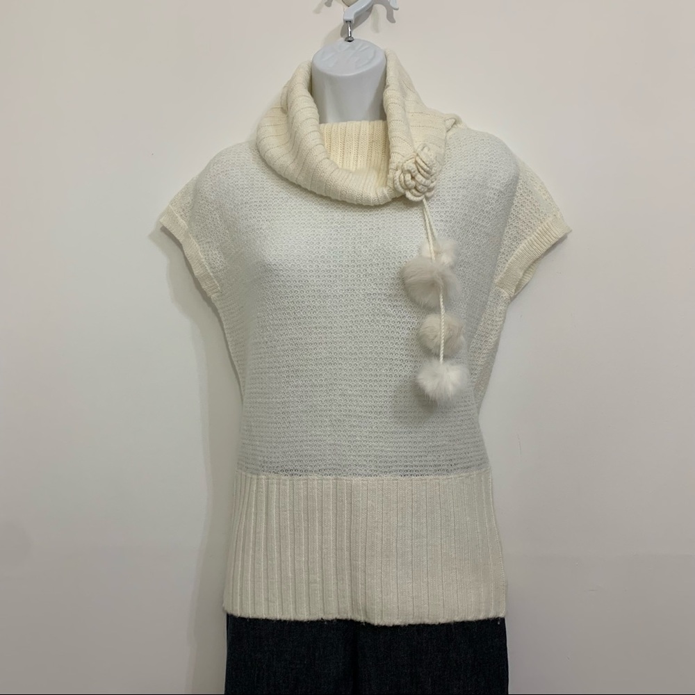 Off white sweater by Bebe is NWT. Size Medium